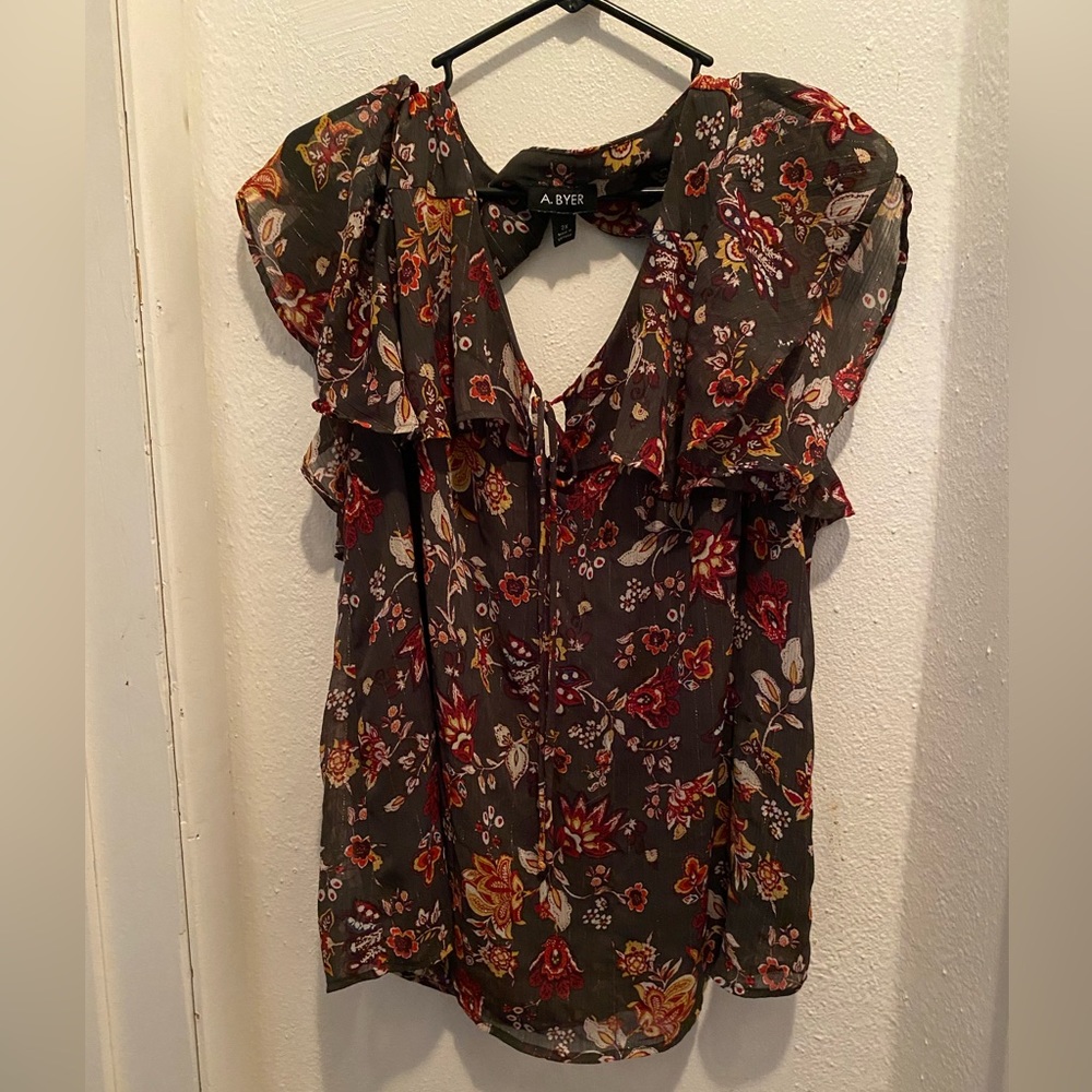 A Byer flower T-shirt